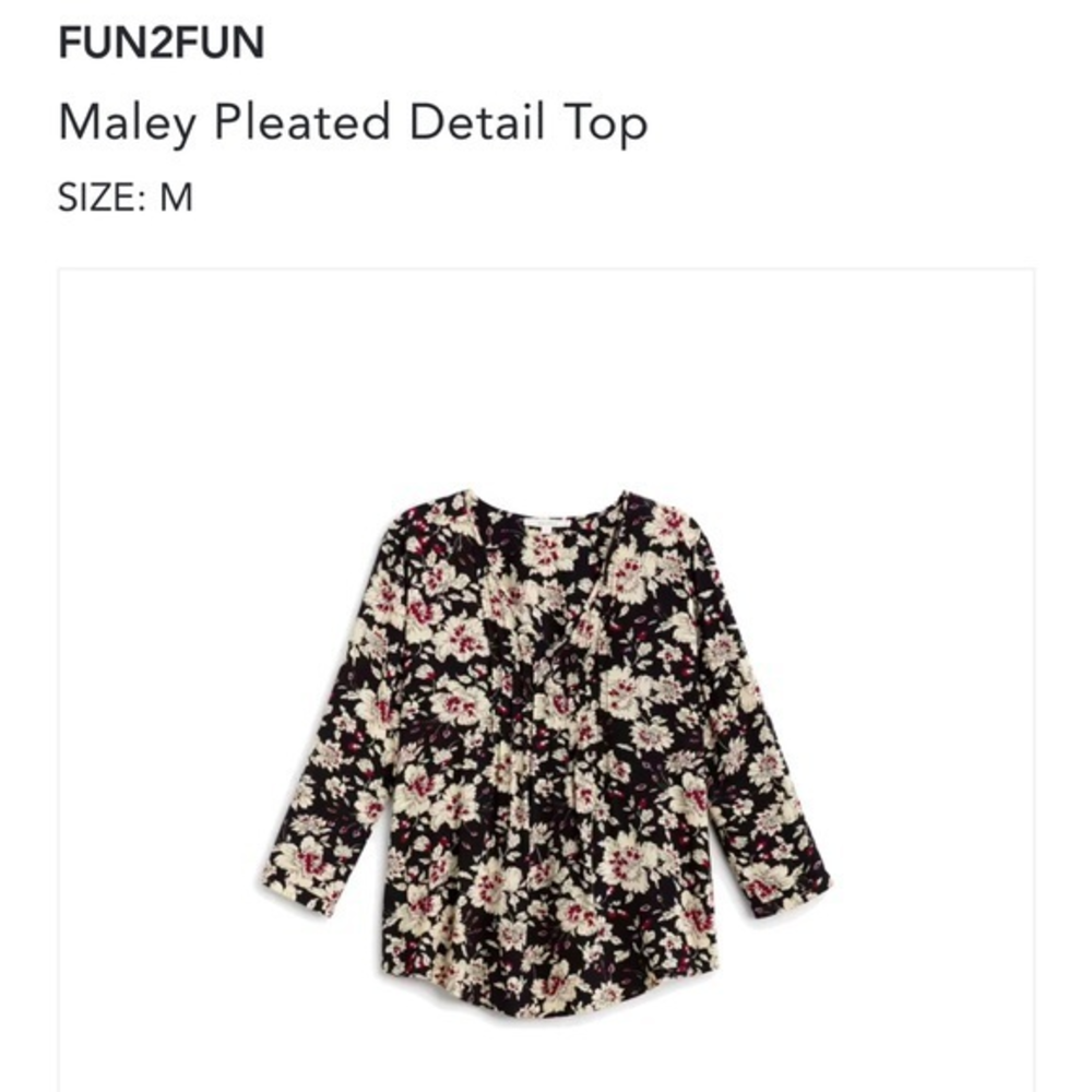 Fun2Fun Maley v neck pleated‎ floral blouse size medium